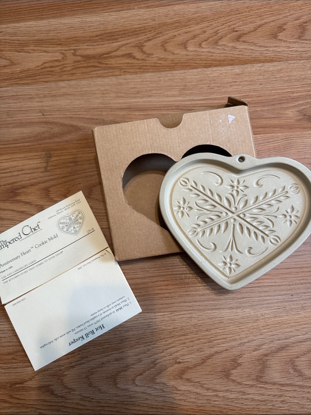 Pampered Chef Heart Cookie Mold in Cream